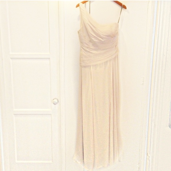 Like new Vera wang cream  wedding dress size 4 - Picture 4 of 11